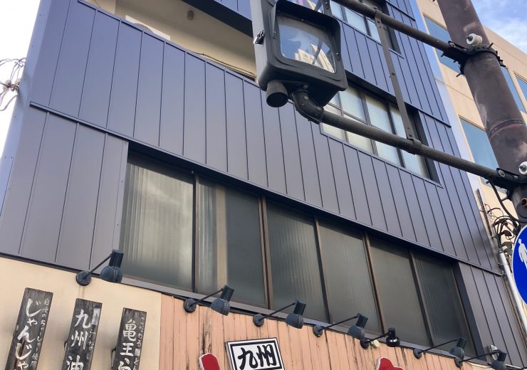 大阪市浪速区　ビル改修工事　金属サイディング